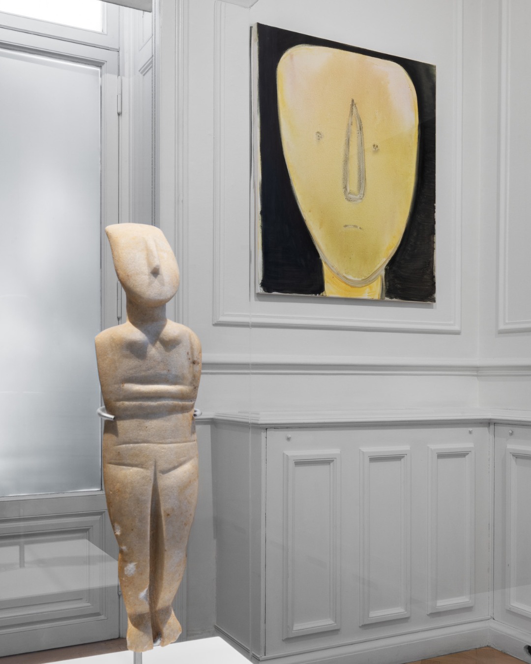 Τα έργα της Marlene Dumas “Cycladic Blues” συνομιλούν με τις μόνιμες συλλογές του Μουσείου Κυκλαδικής Τέχνης