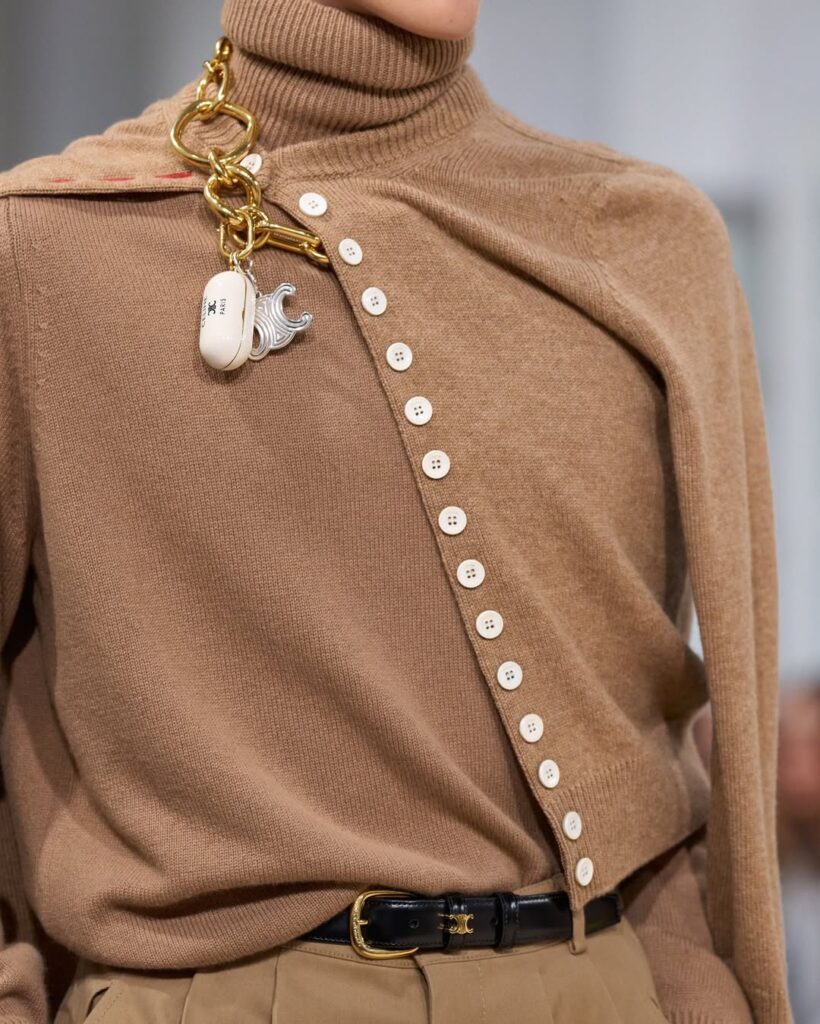 Celine Spring 2026: Θριαμβευτικό ντεμπούτο από τον Michael Rider 15 Celine Spring 2026: Θριαμβευτικό ντεμπούτο από τον Michael Rider