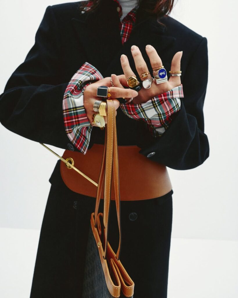 Celine Spring 2026: Θριαμβευτικό ντεμπούτο από τον Michael Rider 13 Celine Spring 2026: Θριαμβευτικό ντεμπούτο από τον Michael Rider