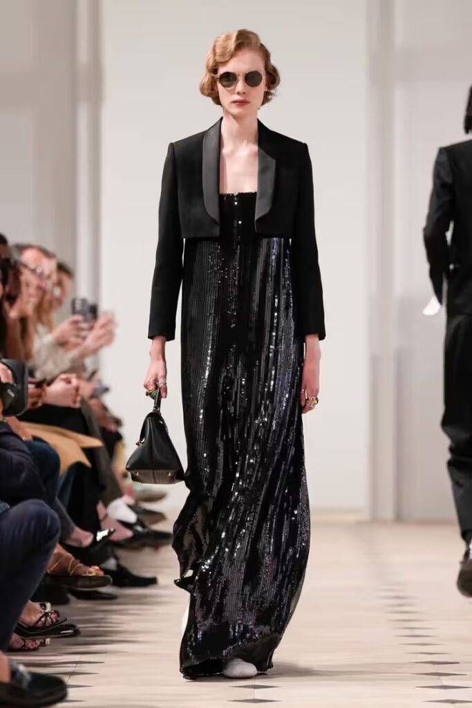 Celine Spring 2026: Θριαμβευτικό ντεμπούτο από τον Michael Rider 17 Celine Spring 2026: Θριαμβευτικό ντεμπούτο από τον Michael Rider