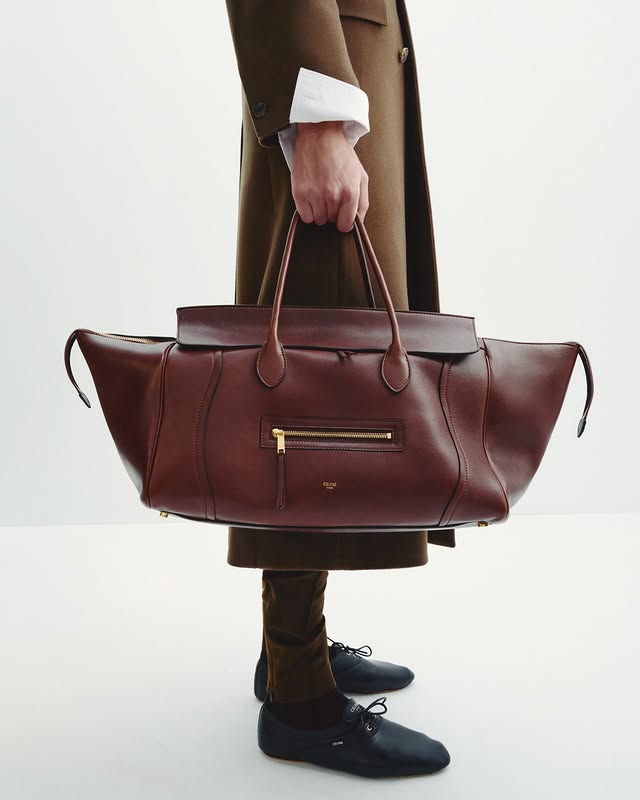 Celine Spring 2026: Θριαμβευτικό ντεμπούτο από τον Michael Rider 19 Celine Spring 2026: Θριαμβευτικό ντεμπούτο από τον Michael Rider