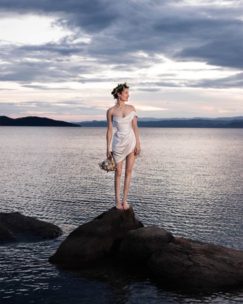 Η Vicky Krieps παντρεύτηκε στη Χαλκιδική φορώντας Vivienne Westwood 6 Η ηθοποιός Vicky Krieps παντρεύτηκε στη Χαλκιδική φορώντας νυφικό του οίκου Vivienne Westwood