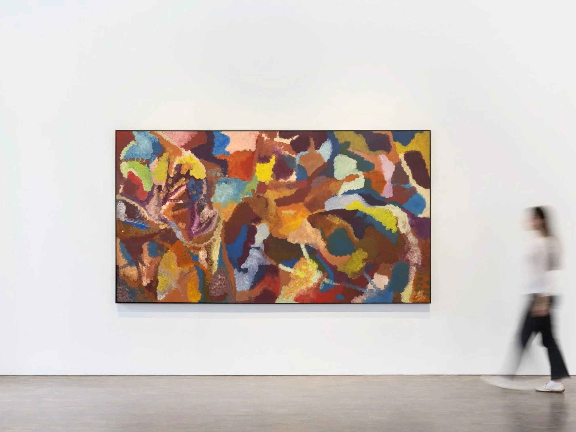 Η αρχέγονη τέχνη της Emily Kam Kngwarray στην Tate Modern του Λονδίνου