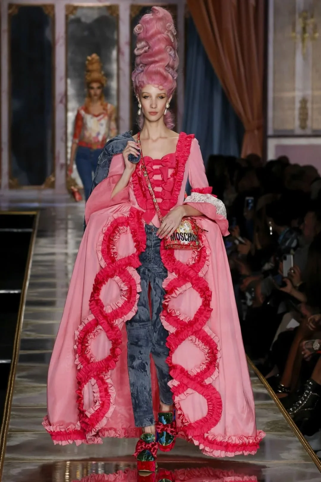 Από το show του Moschino FW '20, Milan Fashion Week, Italy. Photo: PIXELFORMULA / SIPA / Shutterstock, courtesy of the V&A Museum.