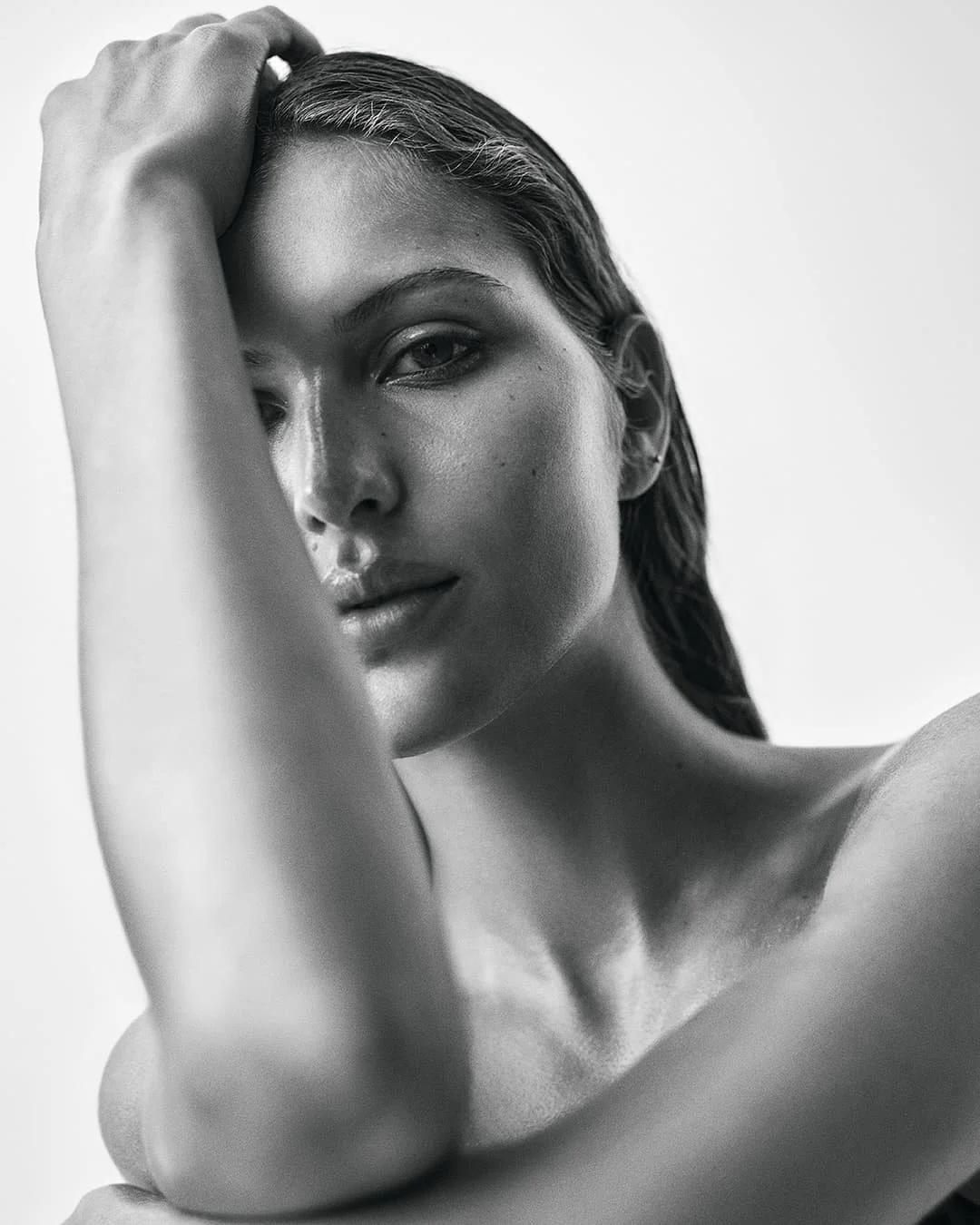 Η Angelina Kendall φωτογραφημένη από τον Mario Sorrenti για το λανσάρισμα του αρώματος Her Intense Eau De Parfum του Narciso Rodriguez