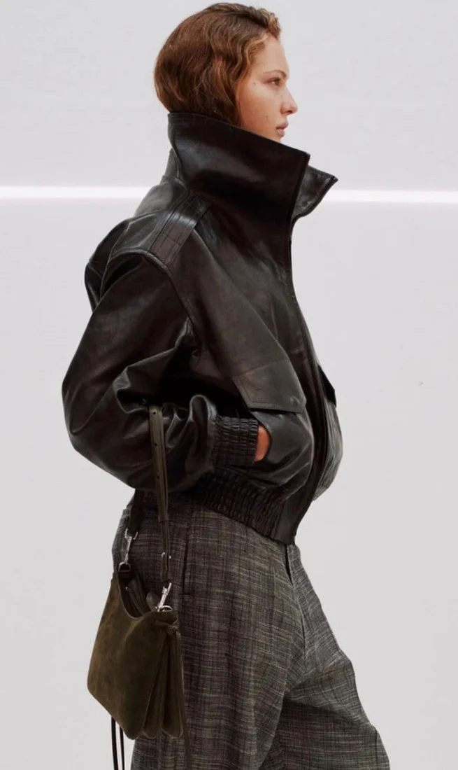 Στην καμπάνια Phoebe Philo Collection D, φωτογραφημένη από τον Alasdair McLellan 