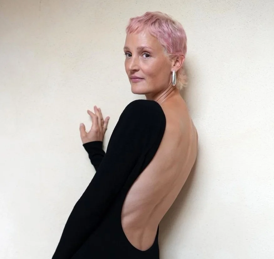 Η Vicky Krieps, ambassador του οίκου Bottega Veneta, με ένα τελείως φυσικό look
