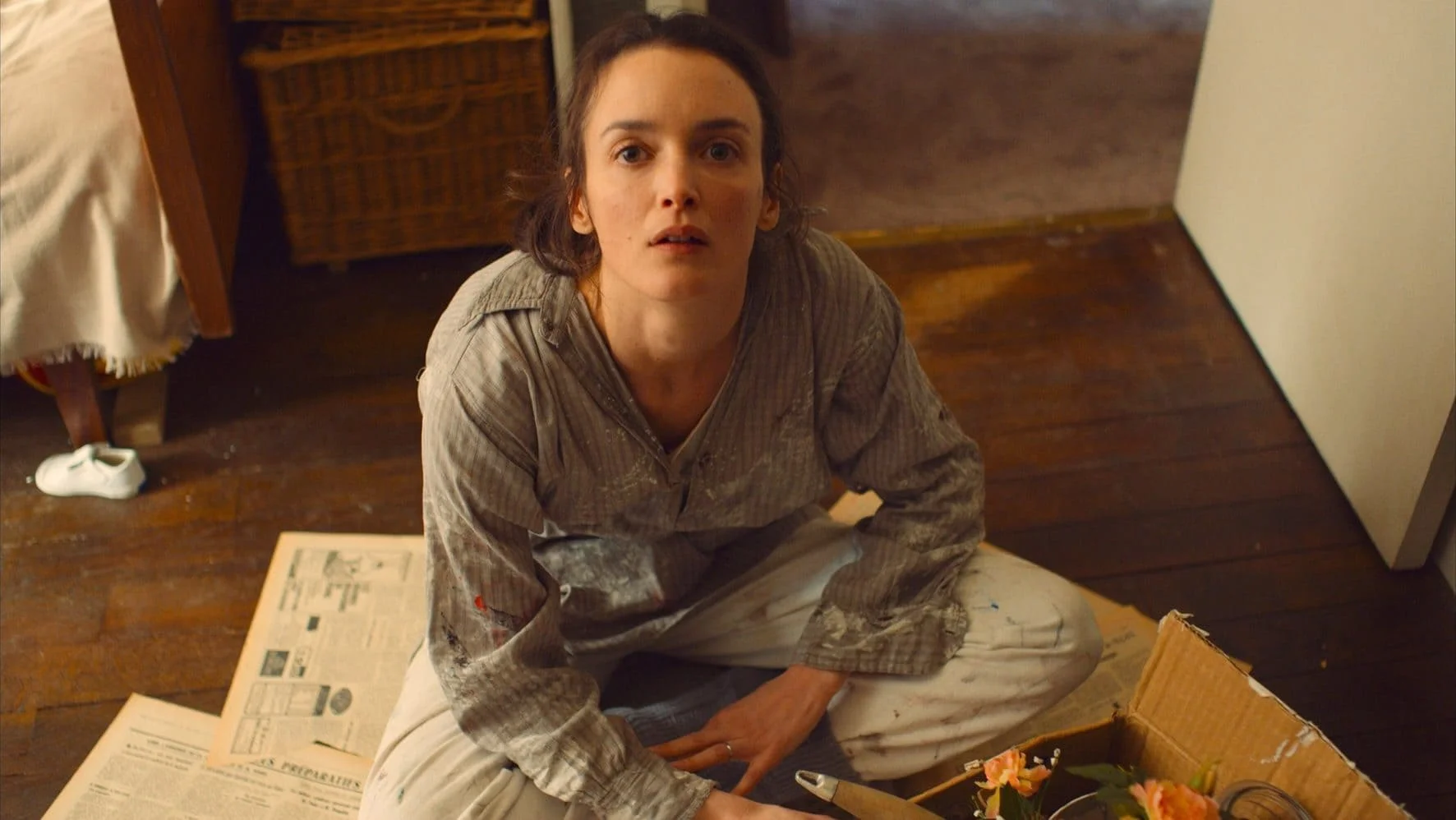 Η Charlotte Le Bon σε σκηνή από την ταινία Niki
