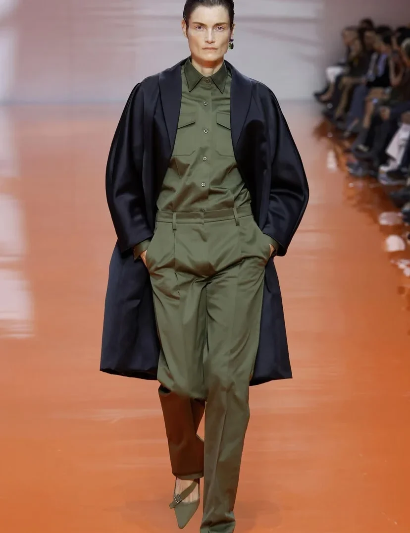 Prada ss26: Ένα βήμα πέρα από το αναμενόμενο