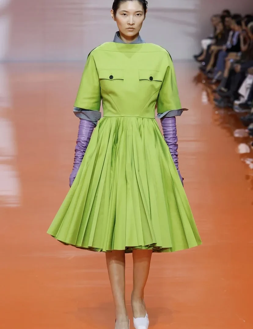 Prada ss26: Ένα βήμα πέρα από το αναμενόμενο