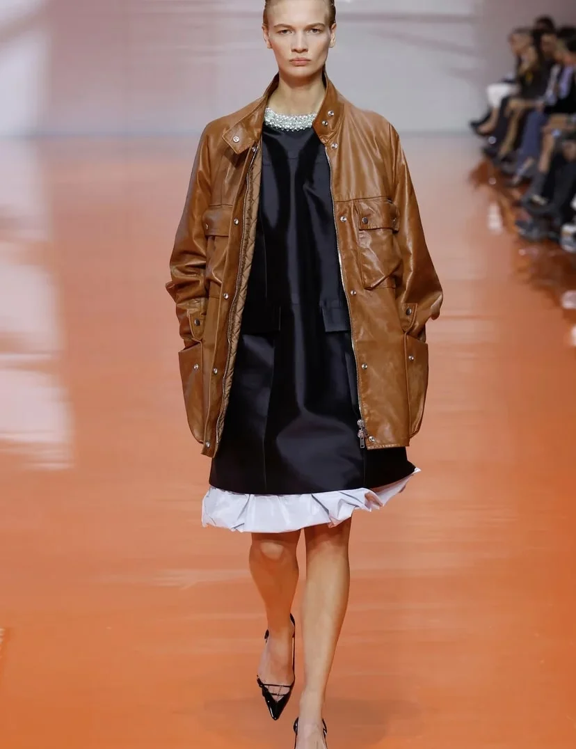 Prada ss26: Ένα βήμα πέρα από το αναμενόμενο
