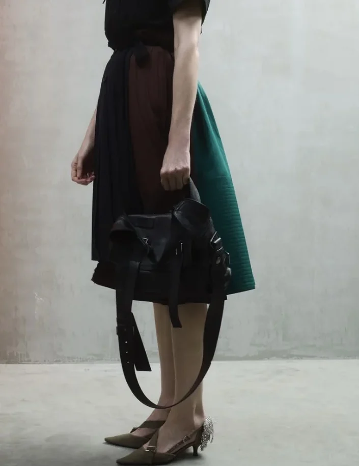 Prada ss26: Ένα βήμα πέρα από το αναμενόμενο