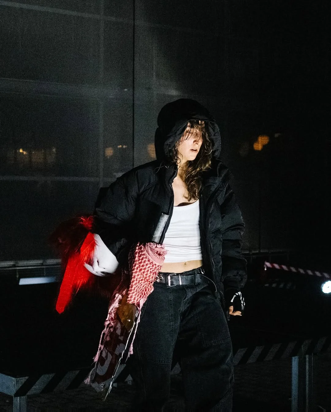 Στυγμιότυπο από performance της Δέσποινα; Σανιδά-Κρεζία που συμμετέχει στην Art Athina 2025