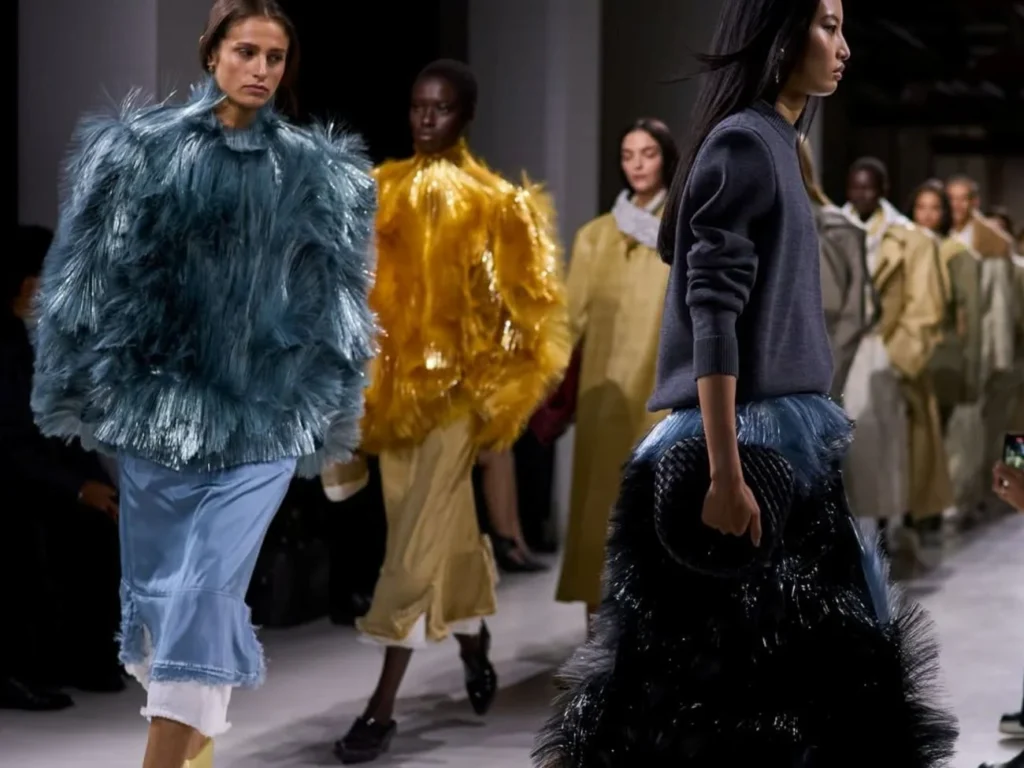 Bottega Veneta ss26: Η Louise Trotter υφαίνει το μέλλον με δεξιοτεχνική φαντασία