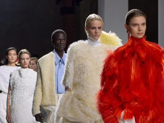Bottega Veneta ss26: Η Louise Trotter υφαίνει το μέλλον με δεξιοτεχνική φαντασία