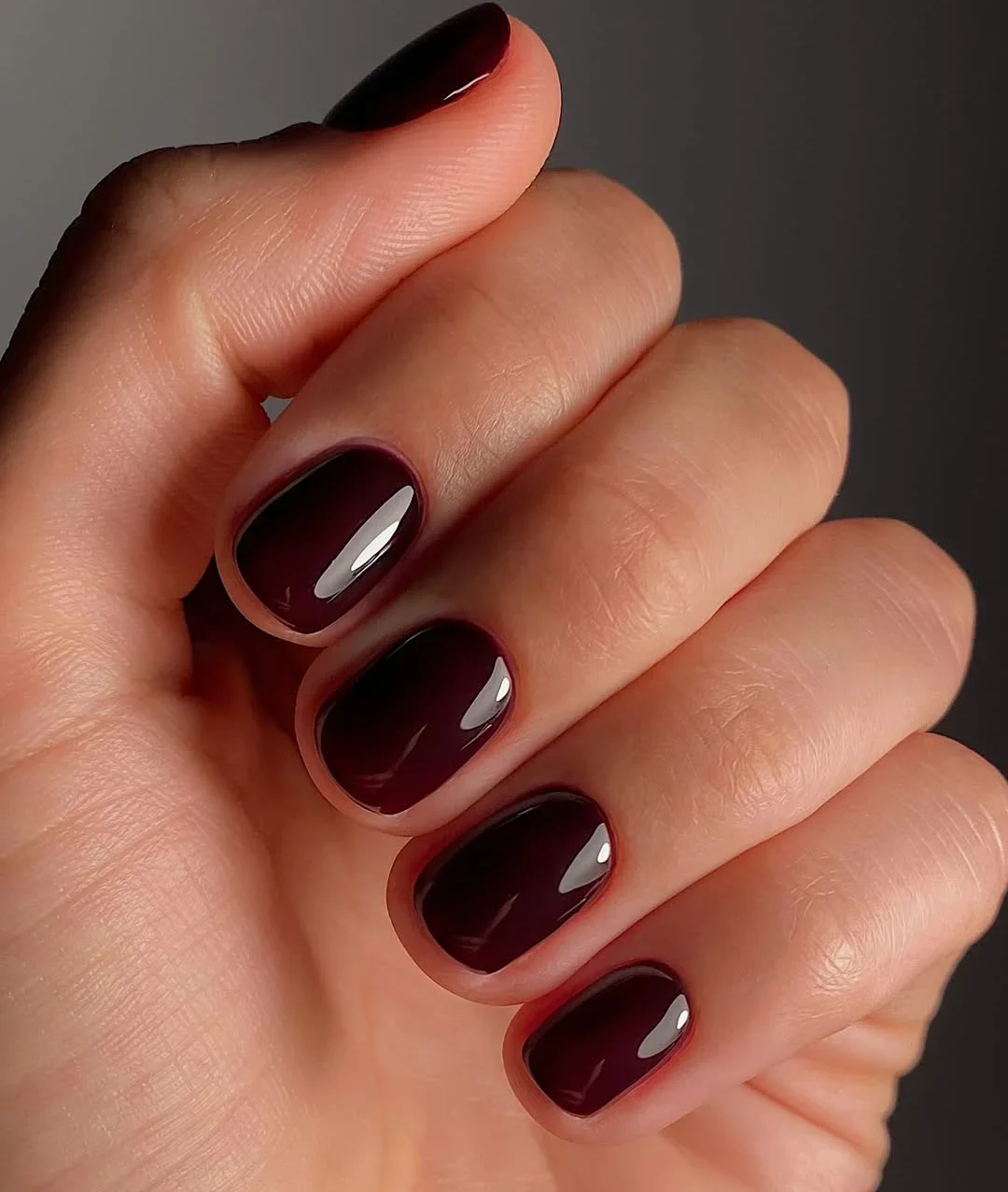 Fall_nails_2025_BEAUTEMAG_10_25_02 Winter nails ‘25: 16 αγαπημένες καφέ αποχρώσεις για τα νύχια