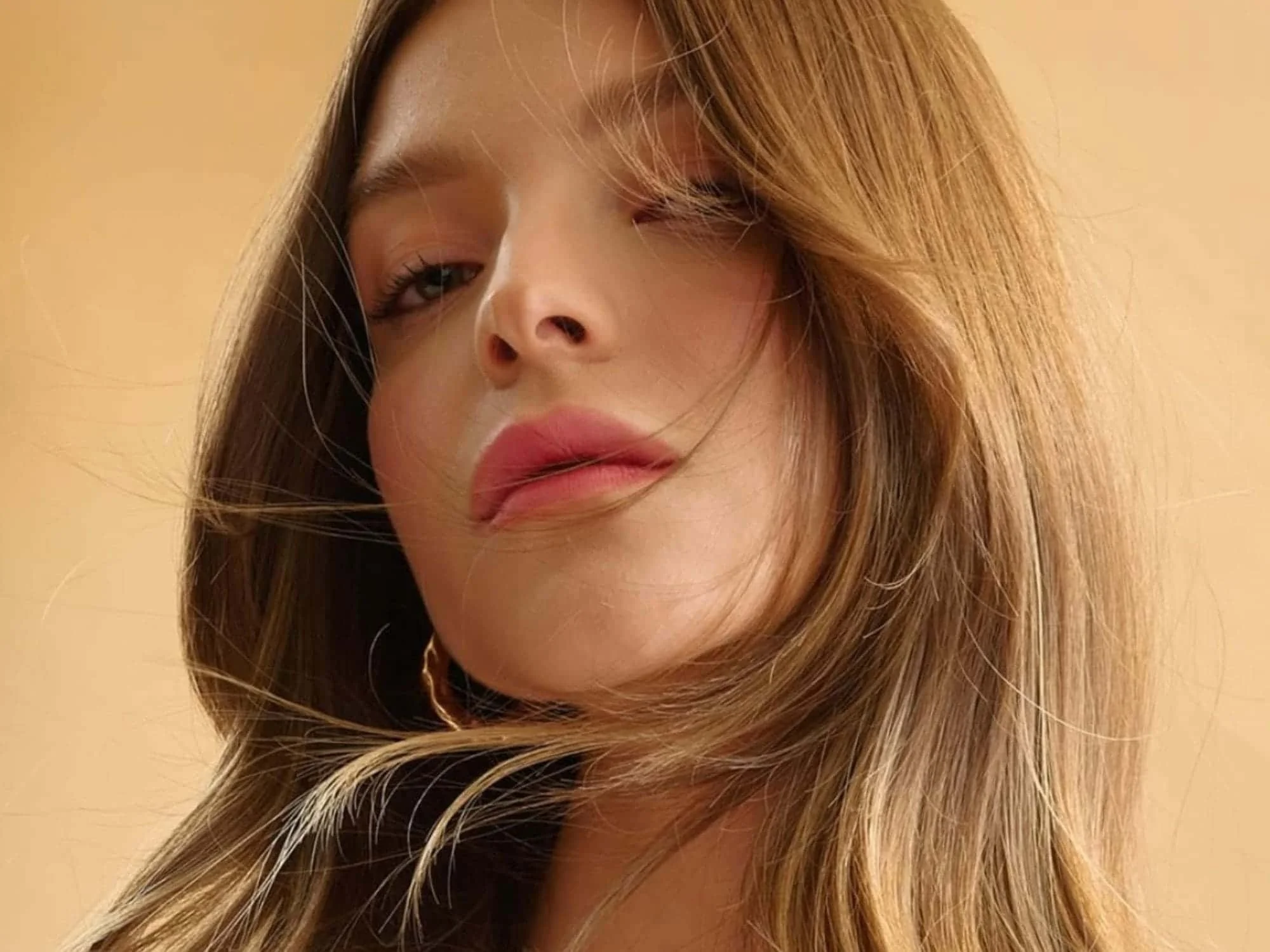 Overnight Hair Serums: 5 προϊόντα για βαθιά ενυδάτωση μαλλιών ενώ κοιμάσαι