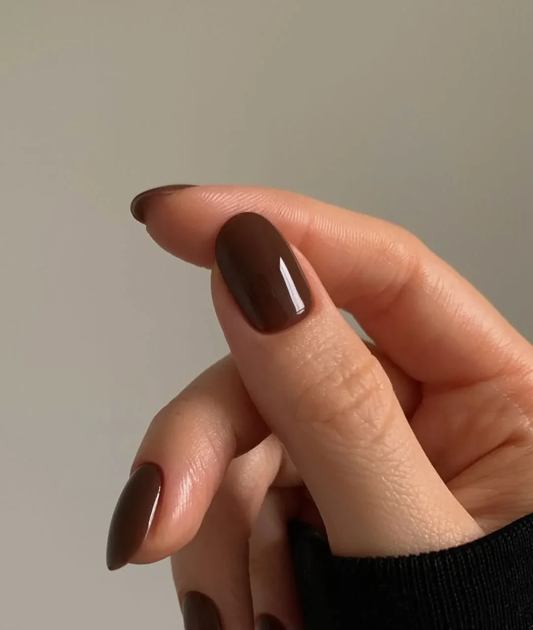 Winter_nails_2025_BEAUTEMAG_10_25_13 Winter nails ‘25: 16 αγαπημένες καφέ αποχρώσεις για τα νύχια