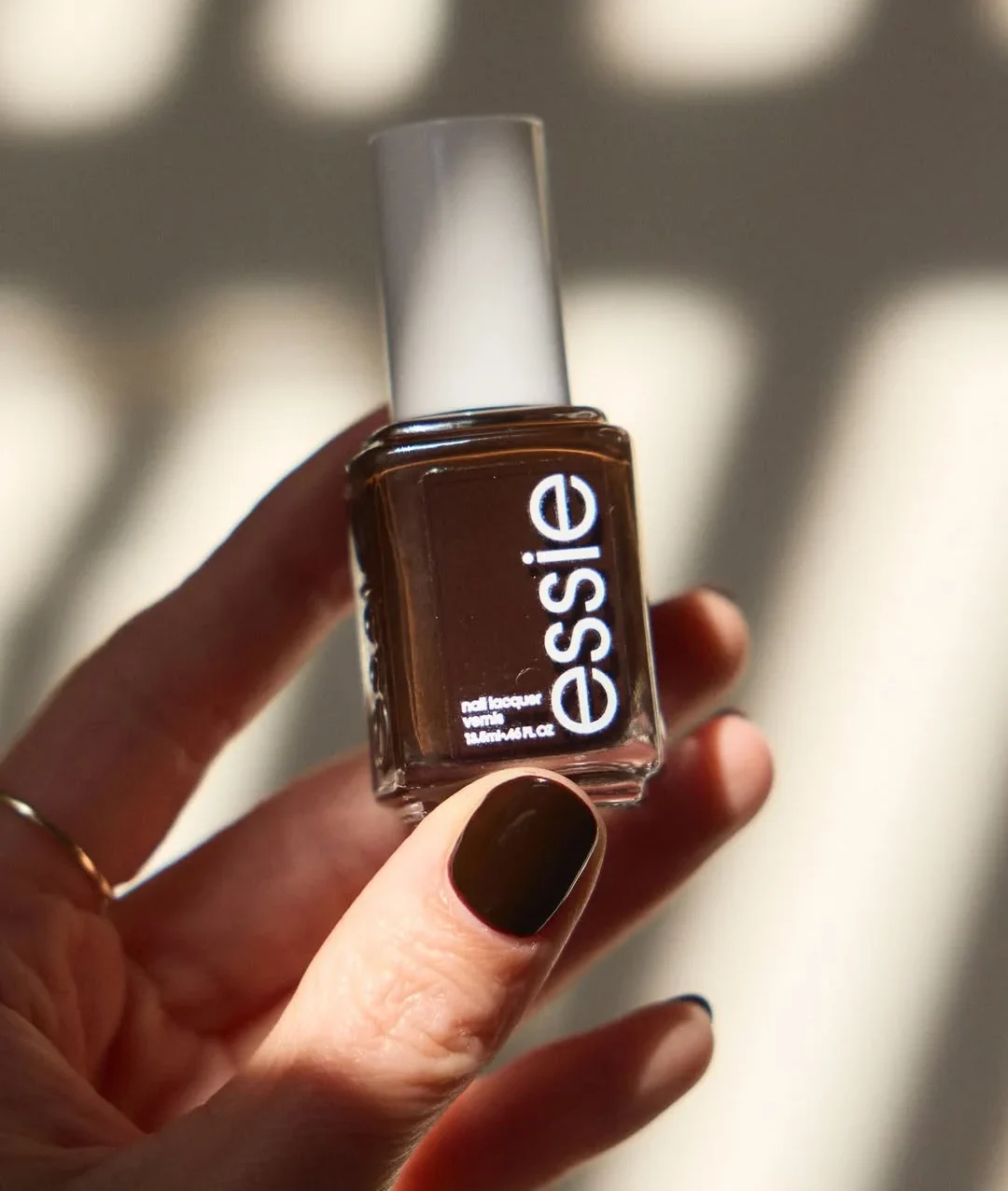 Winter_nails_2025_BEAUTEMAG_10_25_15 Winter nails ‘25: 16 αγαπημένες καφέ αποχρώσεις για τα νύχια