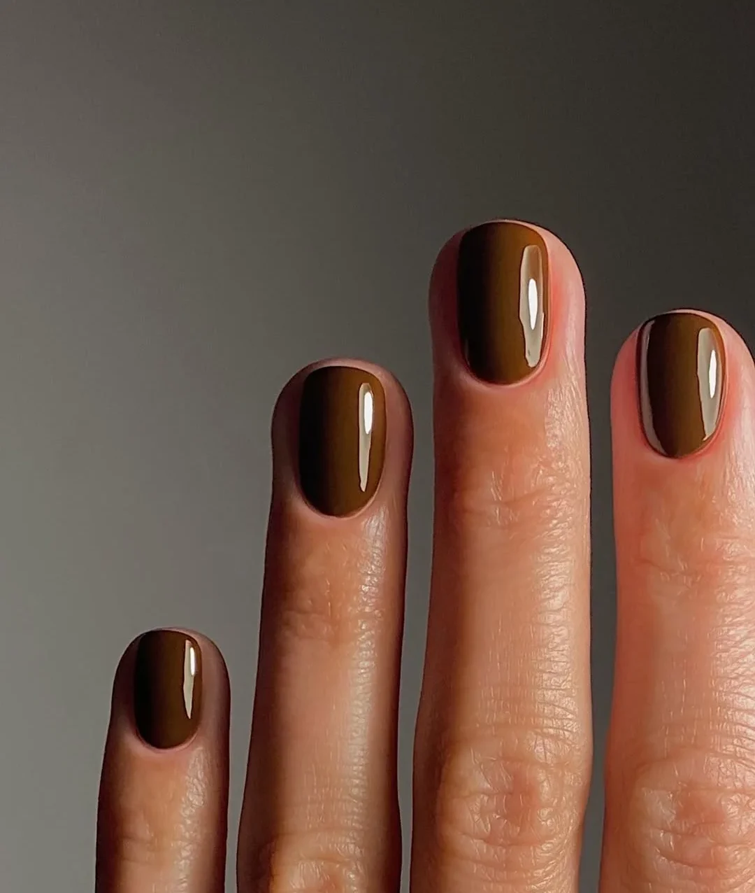 winter_nails_2025_BEAUTEMAG_10_25_12 Winter nails ‘25: 16 αγαπημένες καφέ αποχρώσεις για τα νύχια