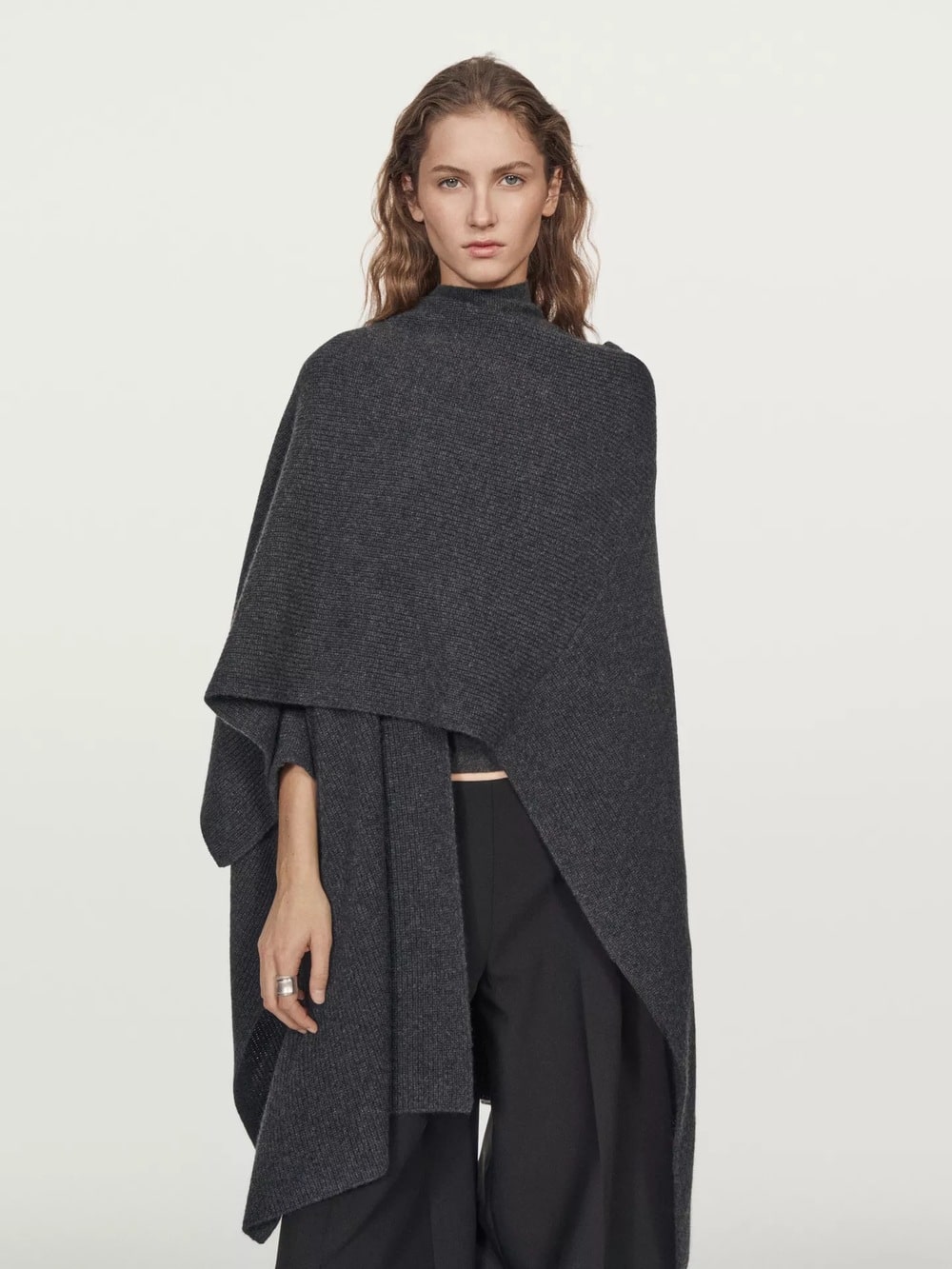 Πλεκτή κάπα από 100% κασμίρι, 349€, Massimo Dutti