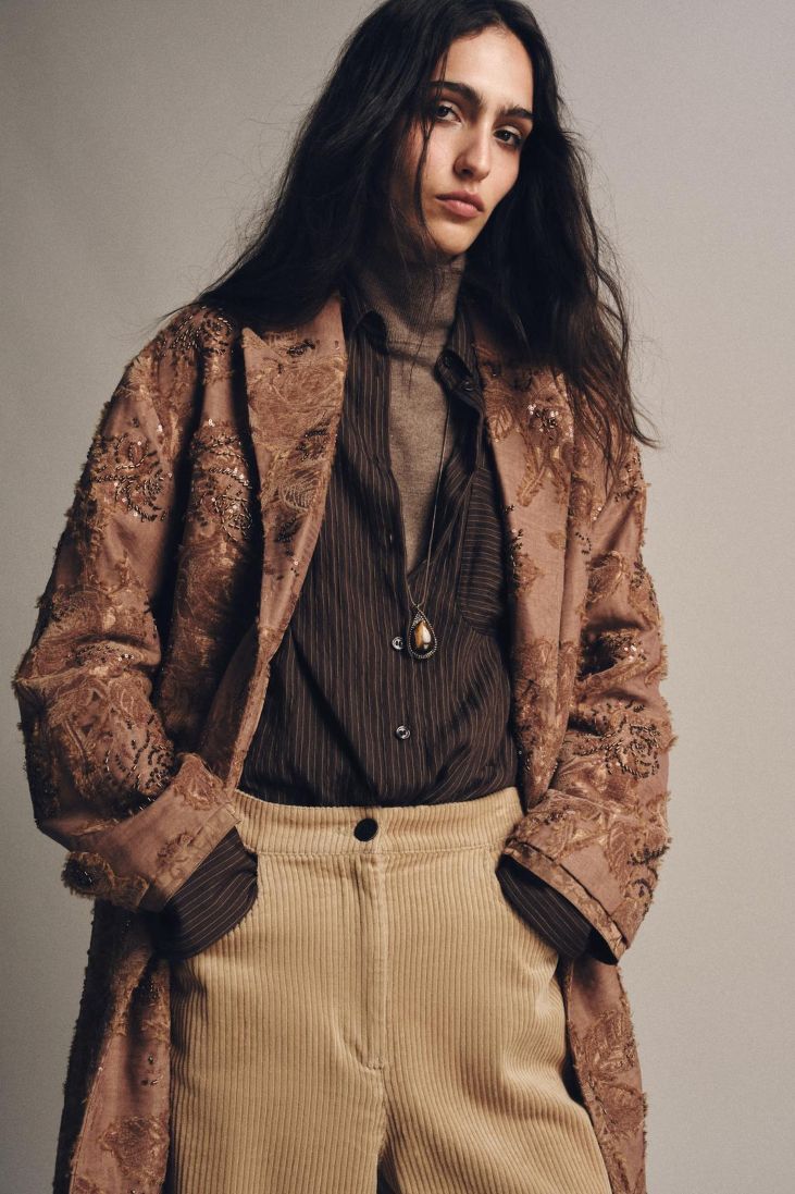 Μακρύ παλτό με κεντήματα με απλικέ χάντρες, Zara, 169€