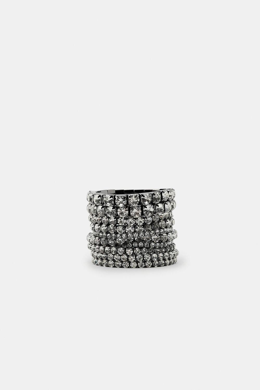 Σετ ελαστικά βραχιόλια με κοσμήματα, 15,95€, Zara.