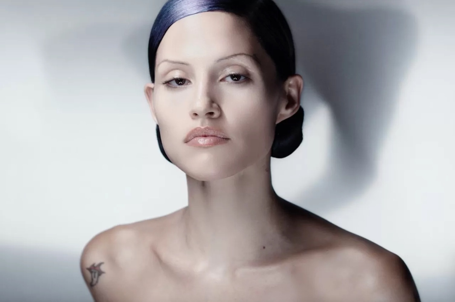Chromatic Mode: Ολογραφικό styling gel από τον Guido Palau στα Zara Hair