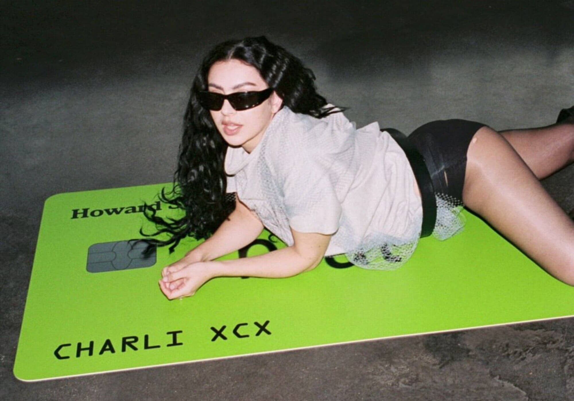 Ξέχνα το “Brat”: Η Charli XCX είναι η νέα indie movie queen