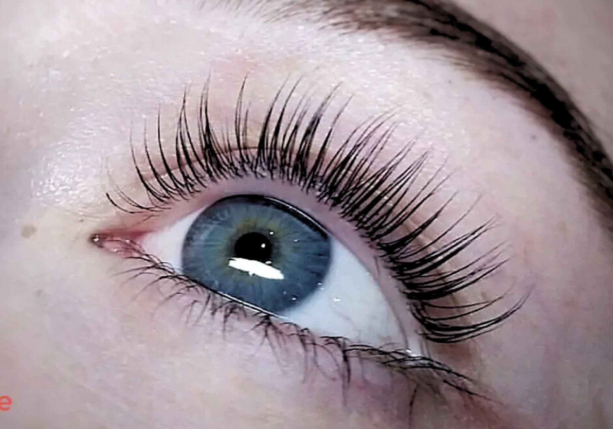 Keratin Lash Lift: Έτσι θα “ζωντανέψεις” τις βλεφαρίδες σου από την πρώτη εφαρμογή