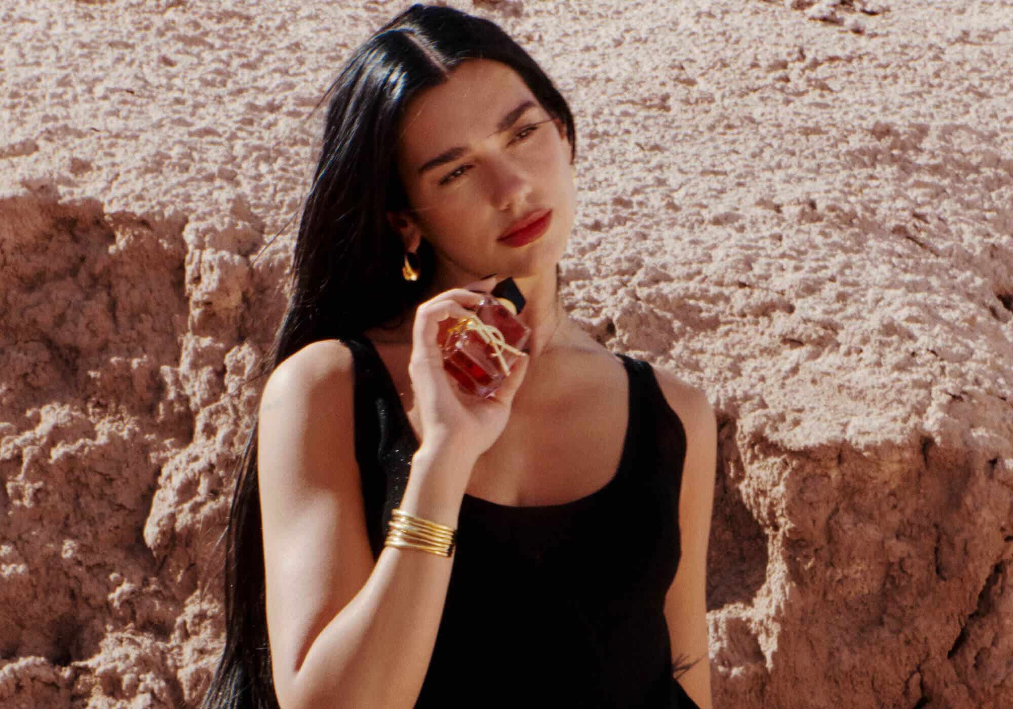 YSL Libre Berry Crush: H Dua Lipa απογειώνει το νέο άρωμα ελευθερίας