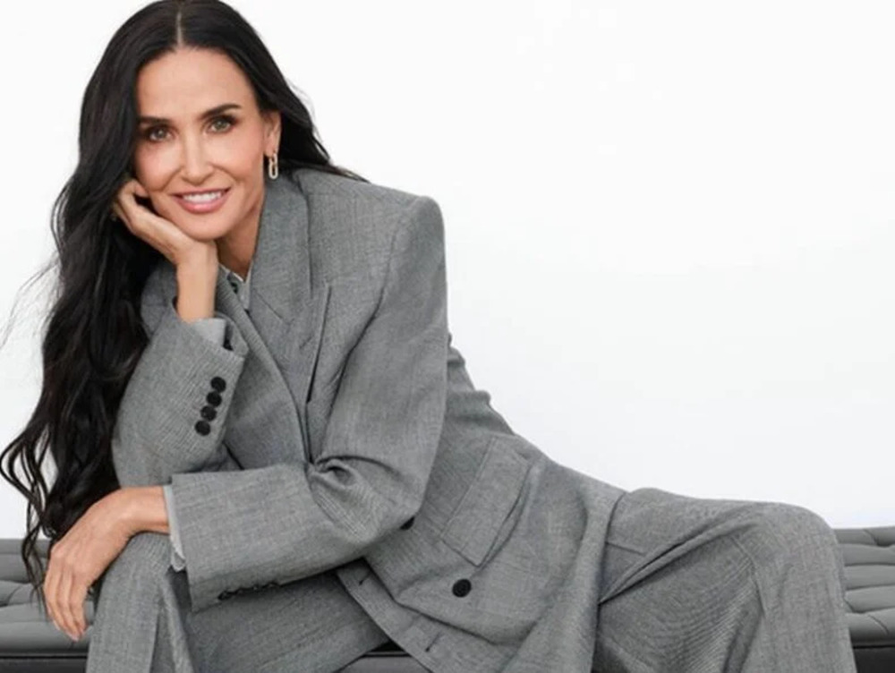 Η Demi Moore καταρρίπτει τα ηλικιακά στερεότυπα ως Ambassador της Lancôme