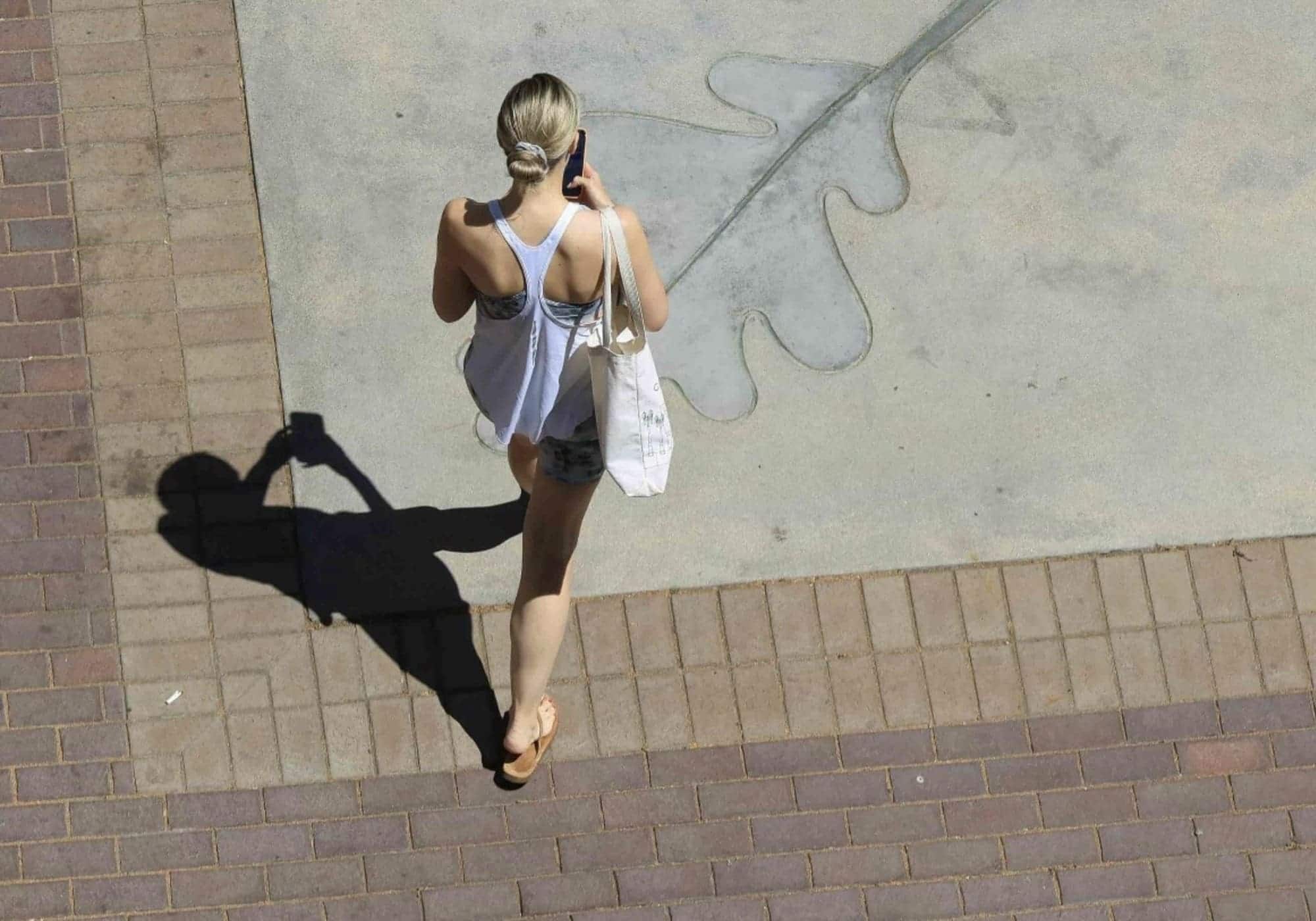 Hot girl walk με 2% μπαταρία