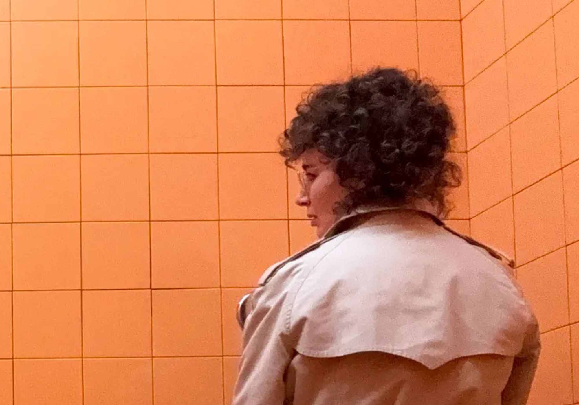 Η πολυδιάστατη Miranda July αποδομεί την πραγματικότητα στη Στέγη
