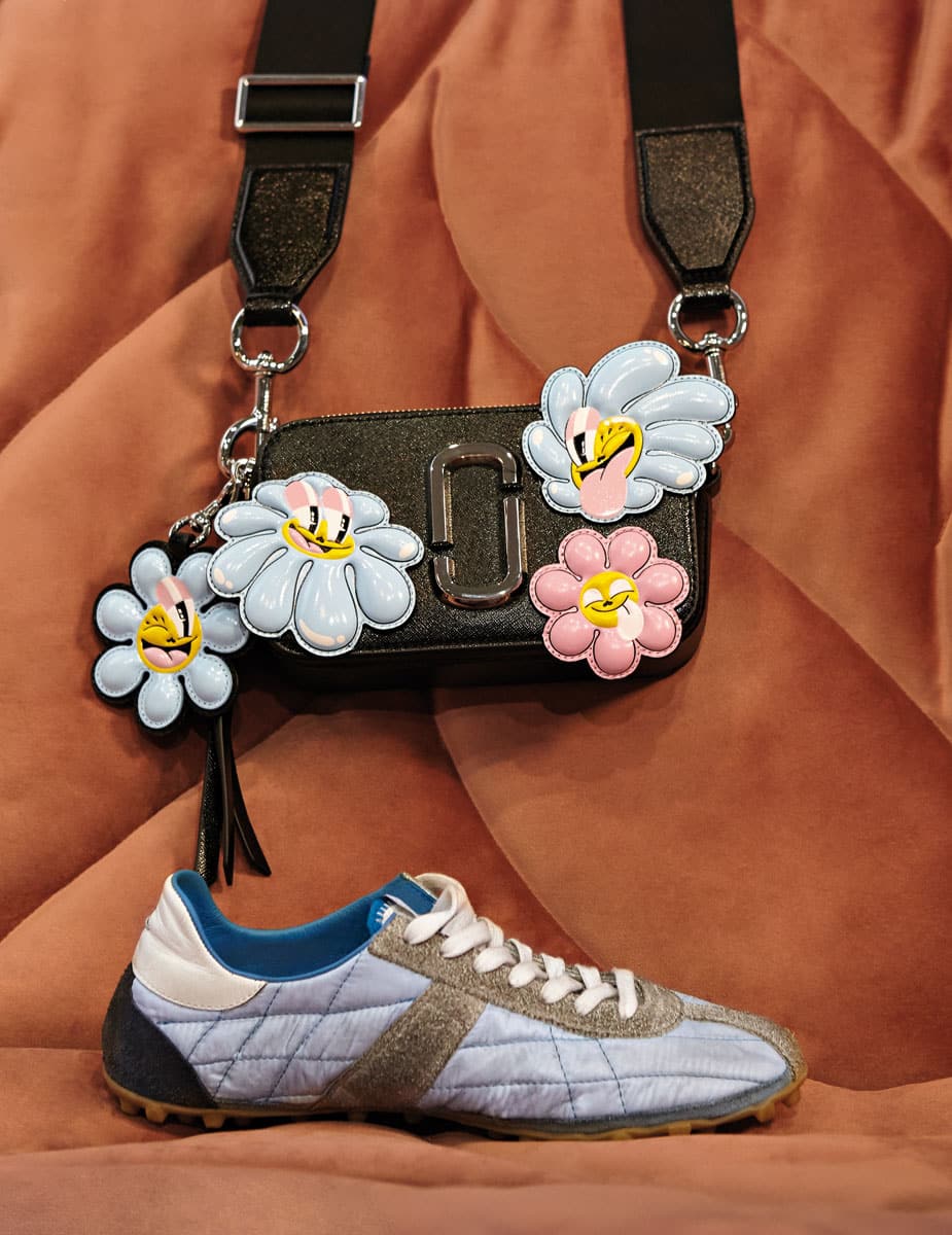Τσάντα χιαστί «The Snapshot», Marc Jacobs, attica. Υφασμάτινα sneakers «Sprinters», Maison Margiela, Κalogirou.