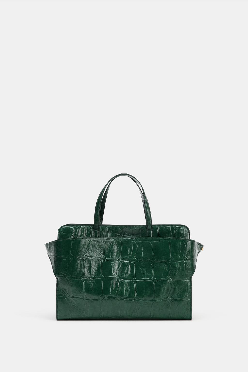 Τσάντα city δέρμα με αναγλτφο εφέ, 229€, Zara