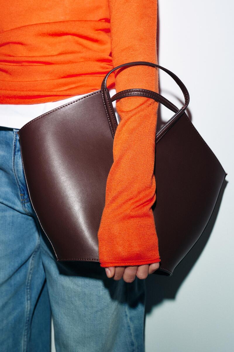 Τσάντα shopper τύπου capazo, 29,95€, Zara