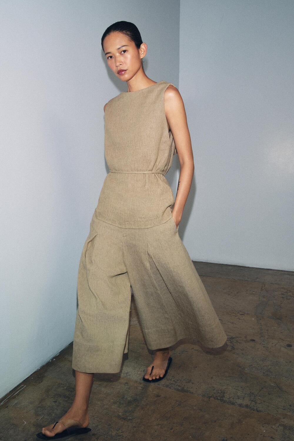 Τοπ με λινό και ζώνη Zw Collection, 49,95€, Zara & φαρδύ παντελόνι με λινό ZW Collection, 59,95€, Zara