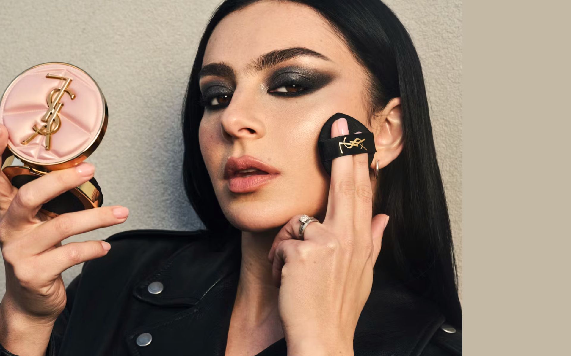 Ανατρεπτική όσο ποτέ, η Charli XCX είναι η νέα ambassador του YSL Beauty