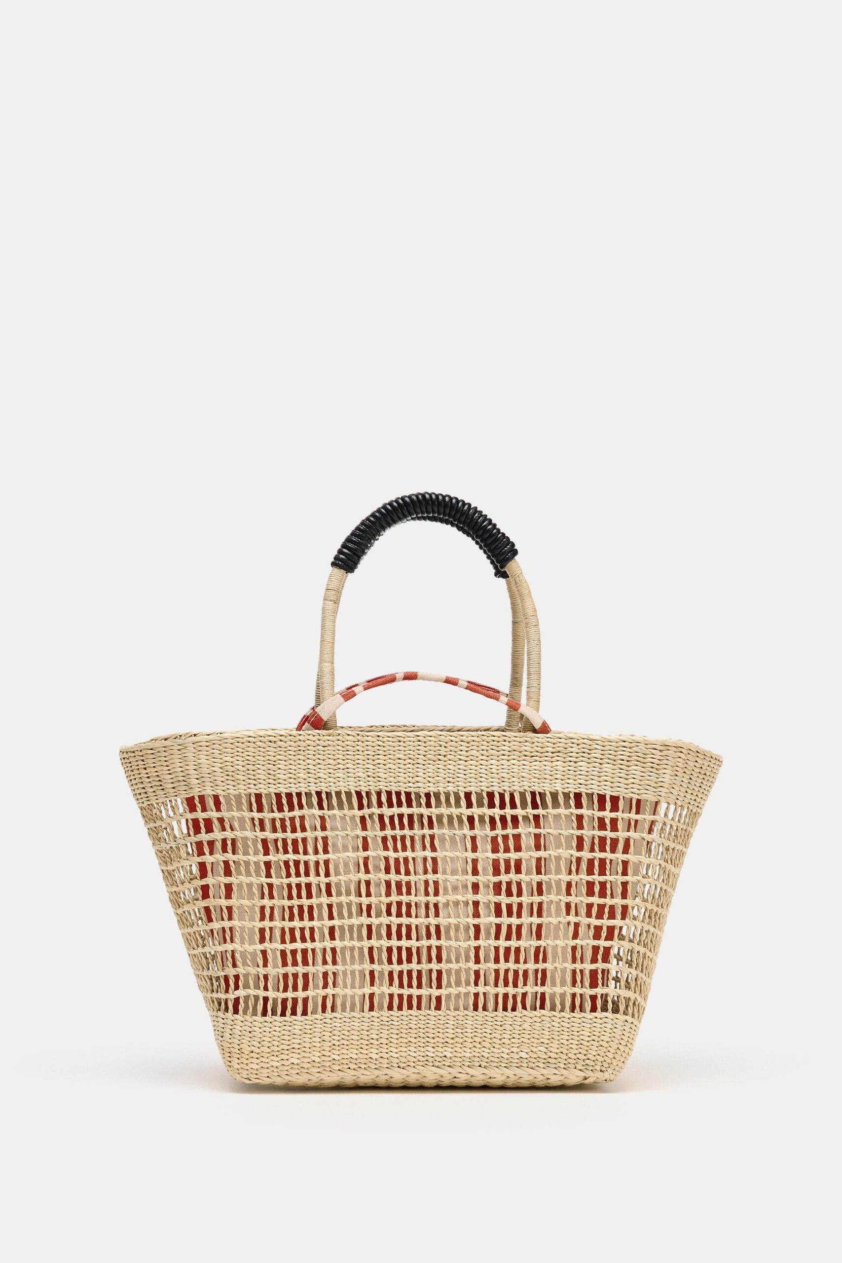 Τσάντα καλάθι διπλή πλεξίδα, 45,95€, Zara.