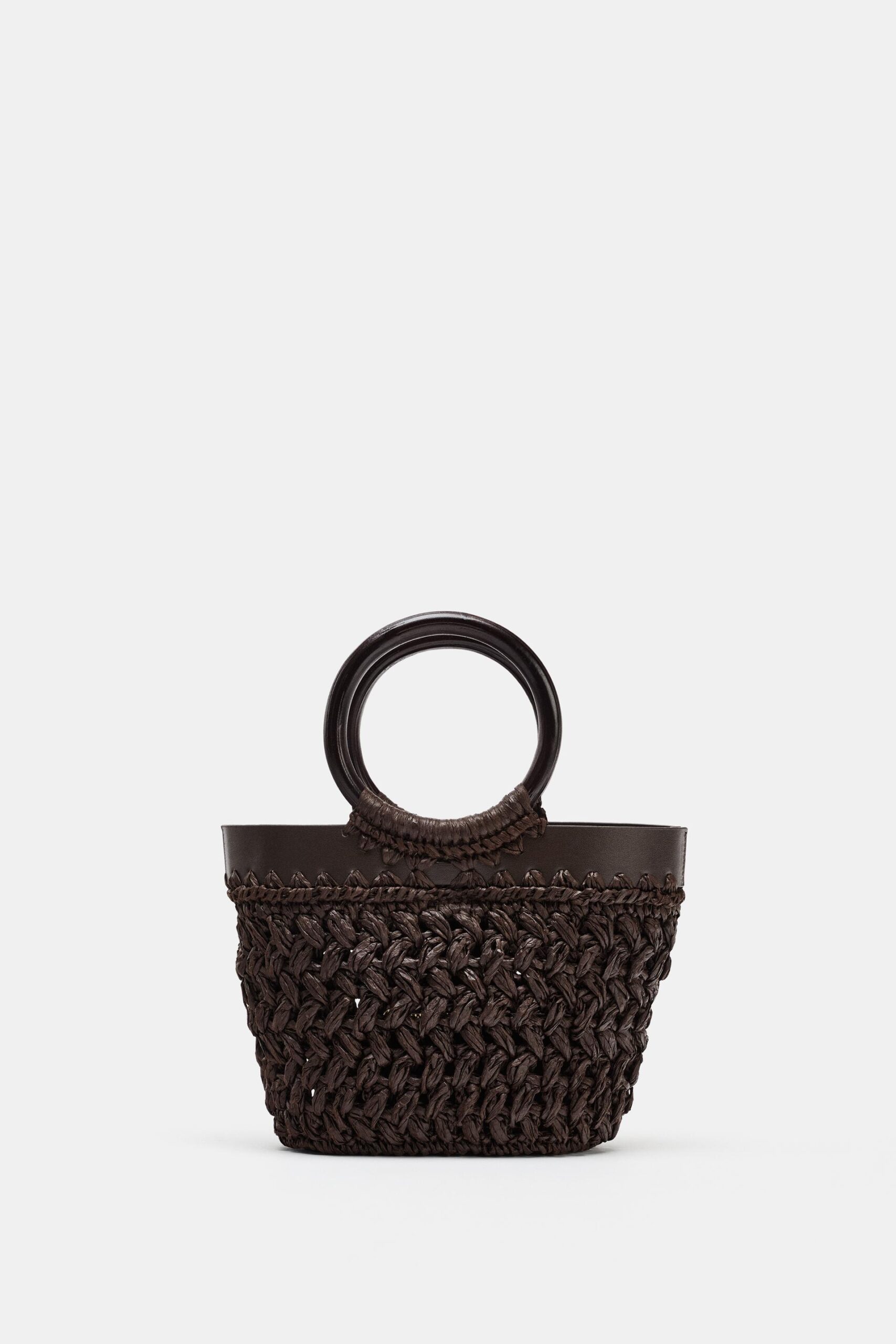 Μίνι τσάντα καλάθι από ράφια, 29,95€, Zara