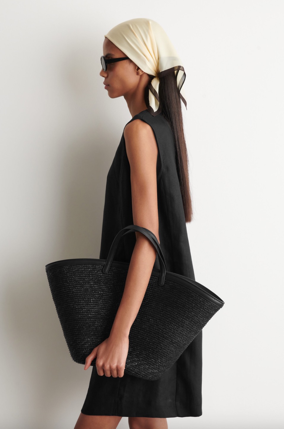 Ψάθινη tote τσάντα, 129€, COS