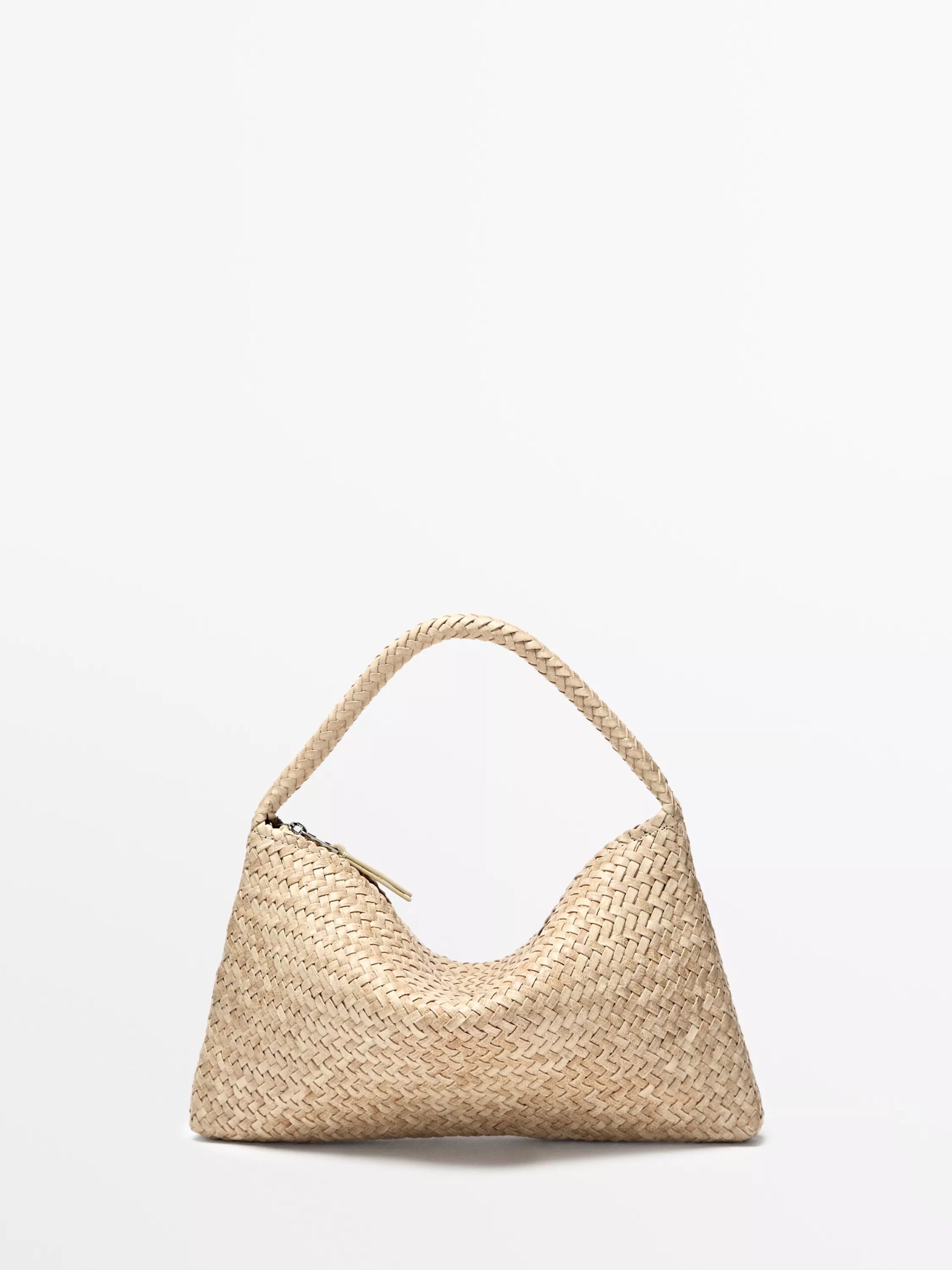 Mini πλεκτή τσάντα ώμου, 149€, Massimo Dutti.