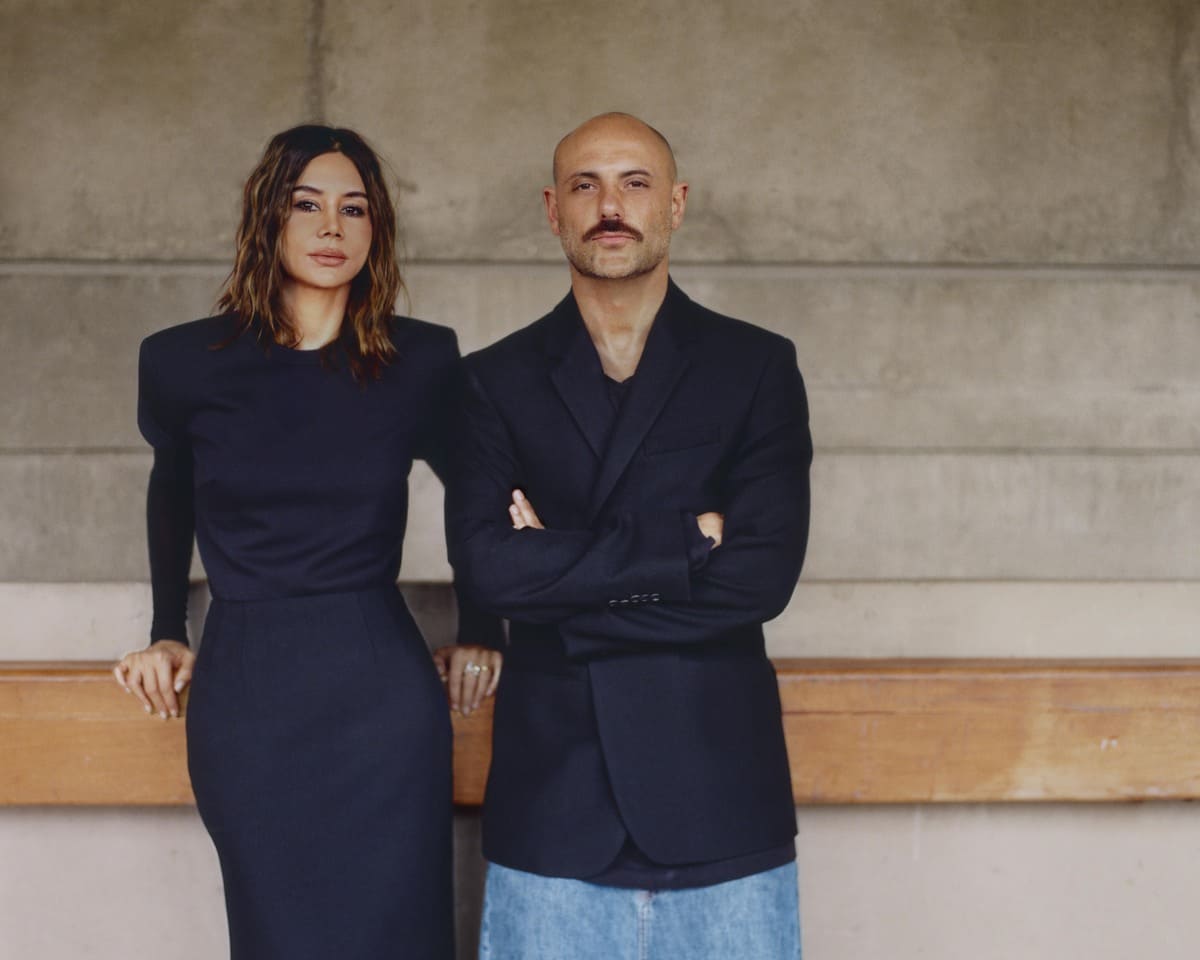 H Christine Centenera, editor και stylist, μαζί με τον σχεδιαστή Josh Goot των Wardrobe.NYC.