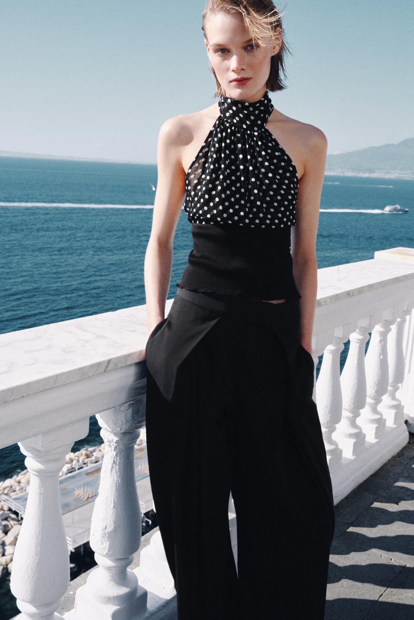 Τοπ halter polka dot, 25,95€, Zara