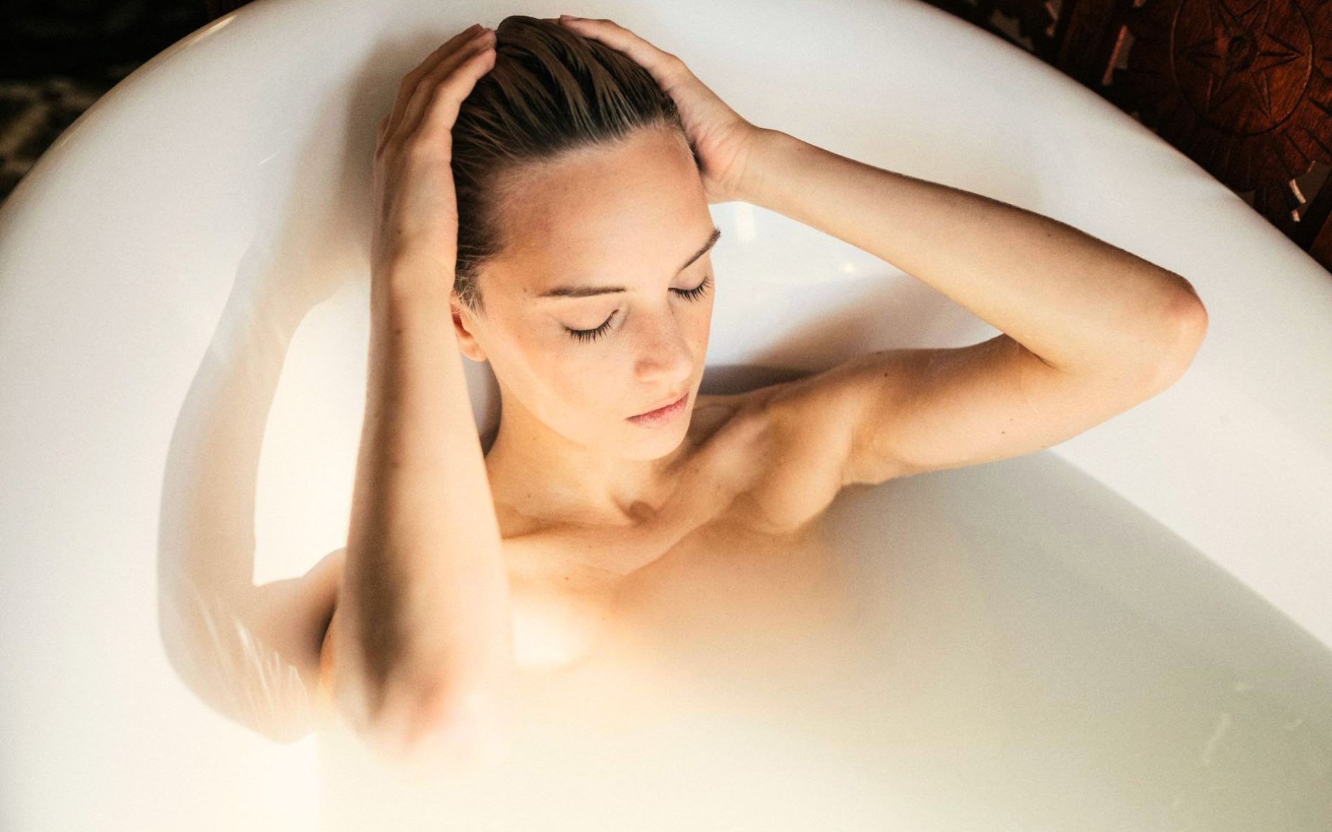 Milk Bath Soak: Απόλαυσε την πιο ενυδατική DIY τελετουργία ομορφιάς