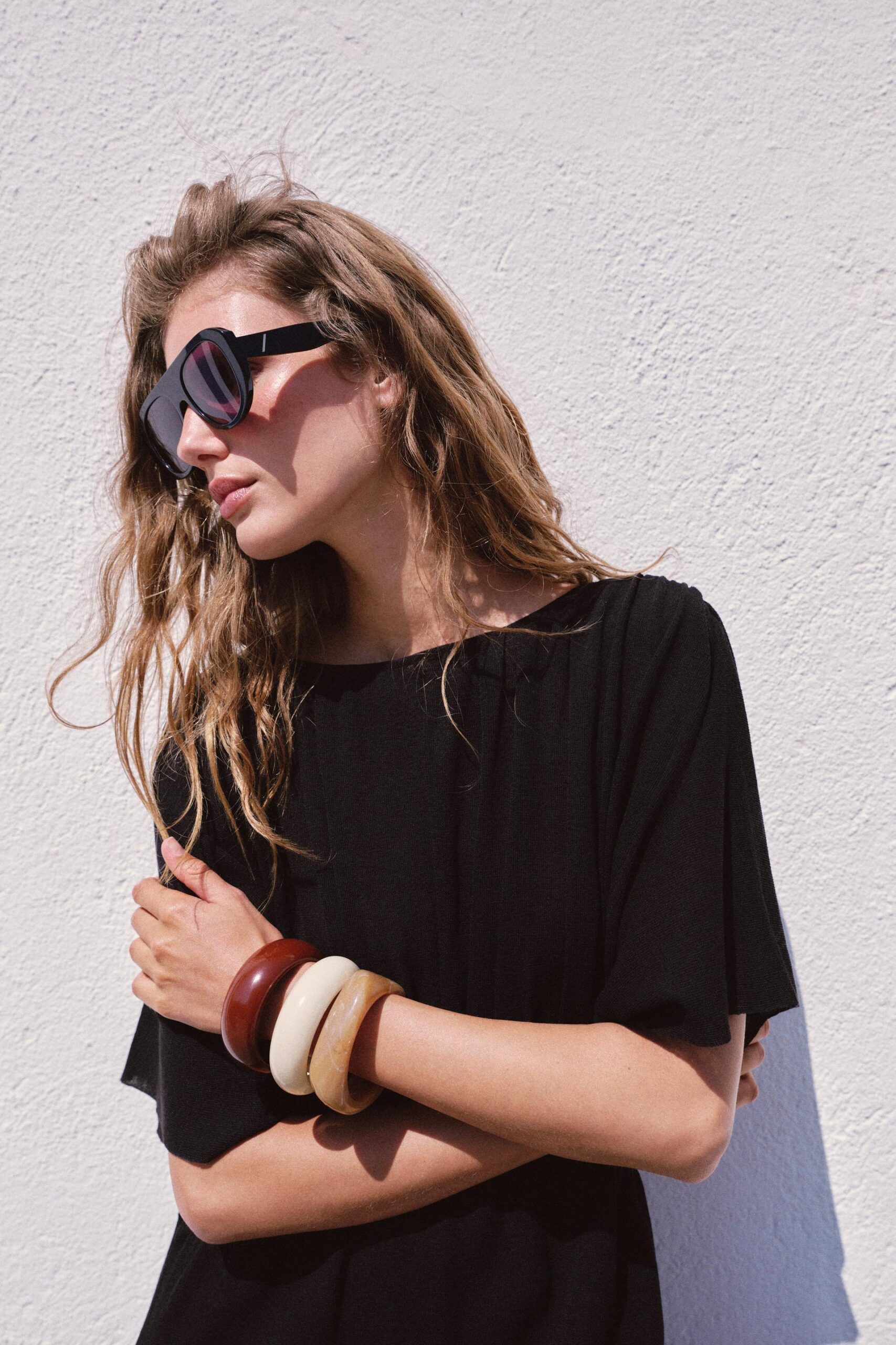Σετ 3 άκαμπτα βραχιόλια από ρητίνη, 17,95€, Zara