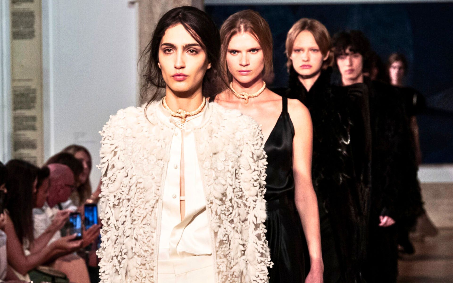 Fendi Couture Fall 2026: Η ποθητή ουσία της Υψηλής Ραπτικής