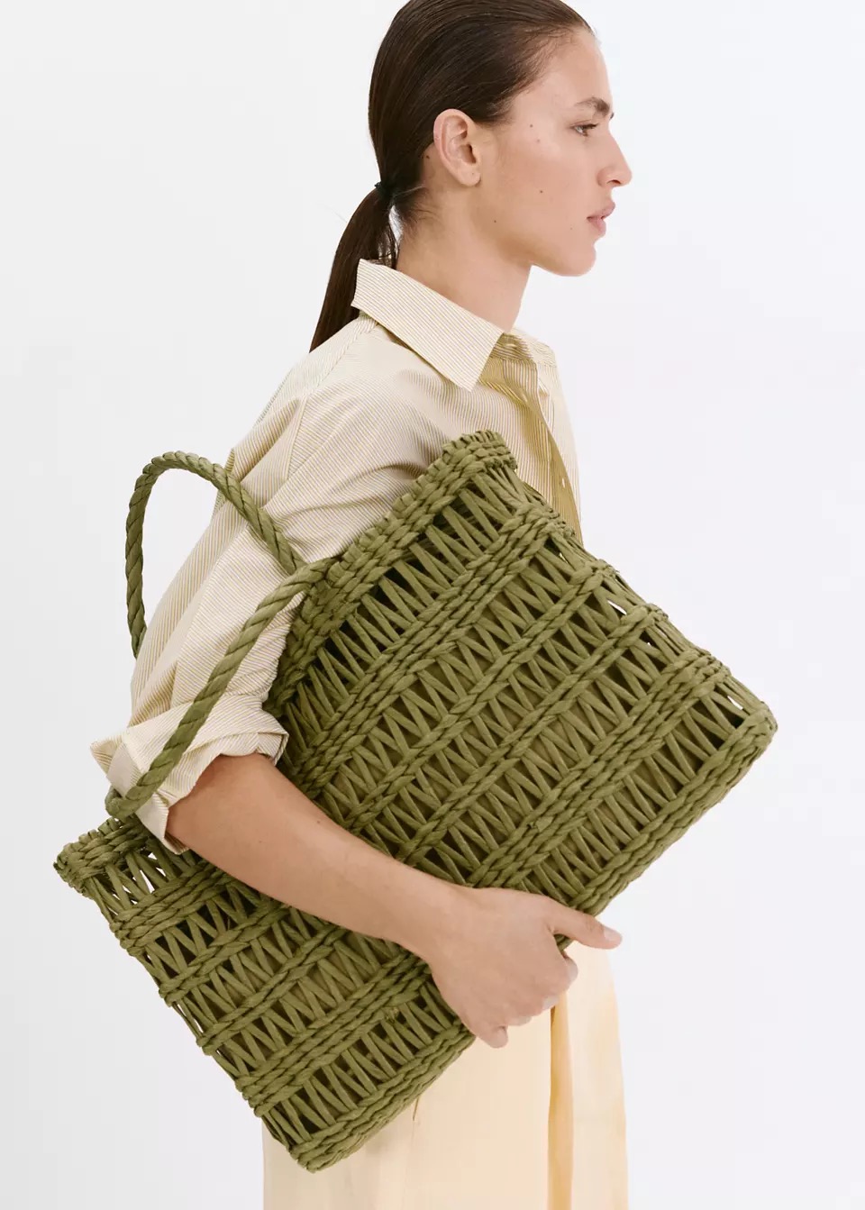 Τσάντα tote από φυσική ίνα, 55,99€,  Mango